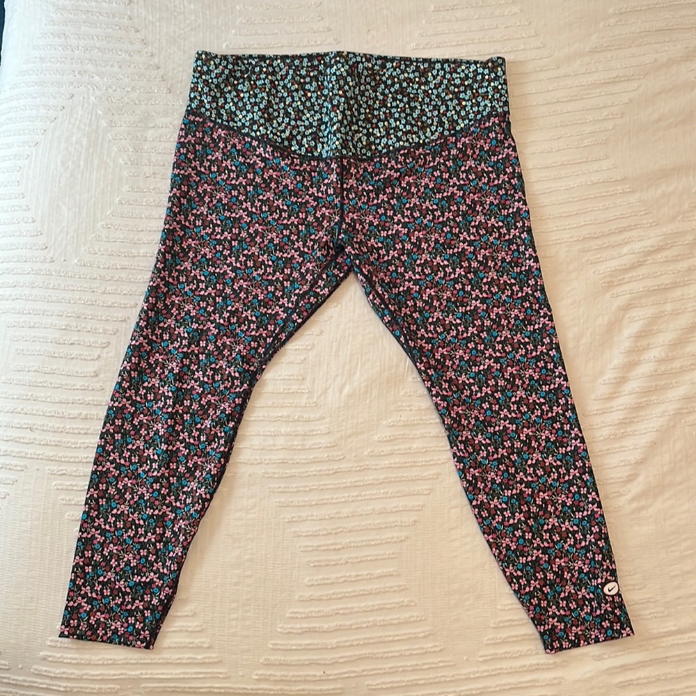 Flower pattern Nike Dri-Fit leggings